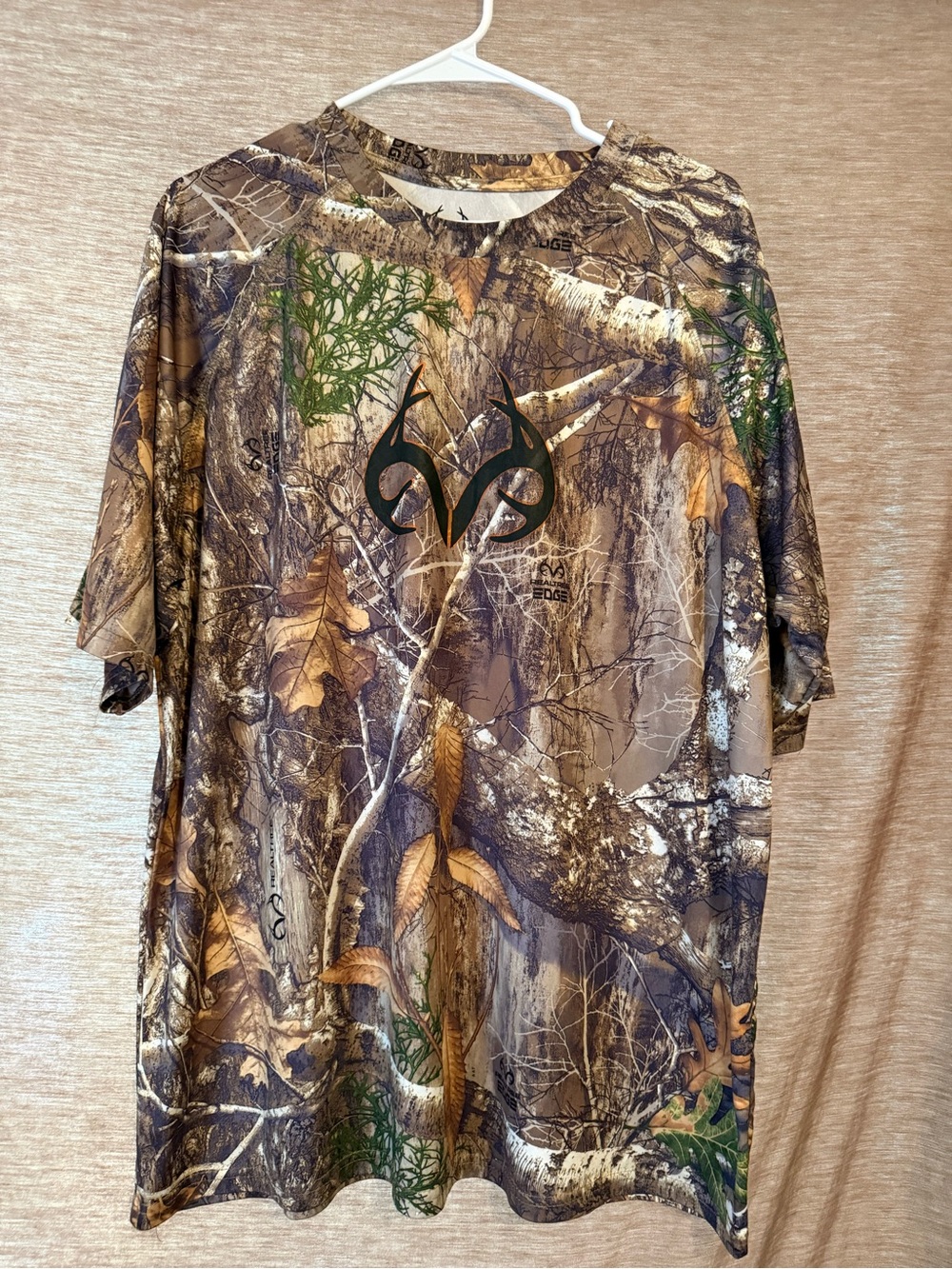 Realtree Men's Short Sleeve Camo Tee in Brown and Green